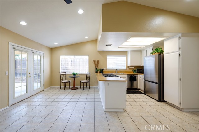 Detail Gallery Image 8 of 30 For 183 N Torn Ranch Rd, Lake Elsinore,  CA 92530 - 3 Beds | 2 Baths