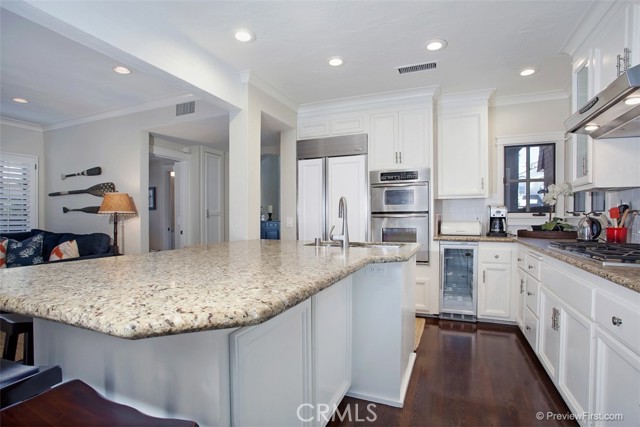 Detail Gallery Image 8 of 25 For 441 Carnation Ave, Corona Del Mar,  CA 92625 - 3 Beds | 2/1 Baths