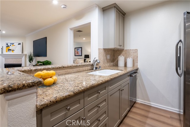 Detail Gallery Image 10 of 46 For 7320 Hawthorn Ave #111,  Los Angeles,  CA 90046 - 2 Beds | 2 Baths