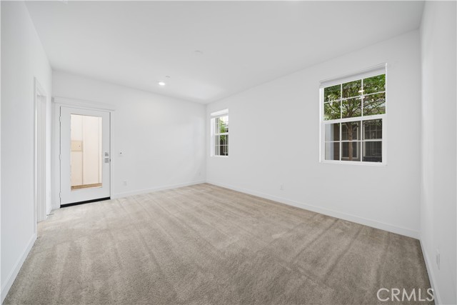 1042 N Anaheim Blvd, Anaheim CA: https://media.crmls.org/medias/1d51aa45-bf24-4c91-8b03-3408ef9de6d1.jpg