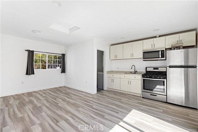 Detail Gallery Image 2 of 4 For 11138 Vanowen, North Hollywood,  CA 91605 - 0 Beds | 1 Baths