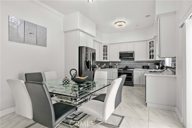 Detail Gallery Image 26 of 69 For 6920 Valmont #5,  Tujunga,  CA 91042 - 4 Beds | 3 Baths