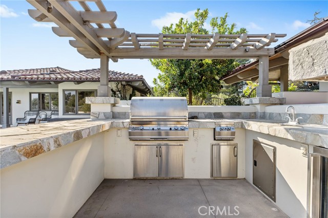 4 Golden Meadow Lane, Fallbrook CA: https://media.crmls.org/medias/1d51f3bc-9f45-49d4-9e6f-23291b05faf7.jpg