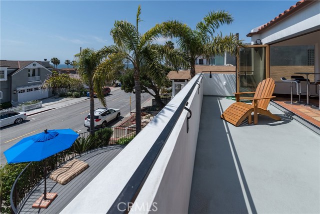 2116 Monterey Boulevard, Hermosa Beach, California 90254, 3 Bedrooms Bedrooms, ,3 BathroomsBathrooms,Residential,Sold,Monterey,SB17077141