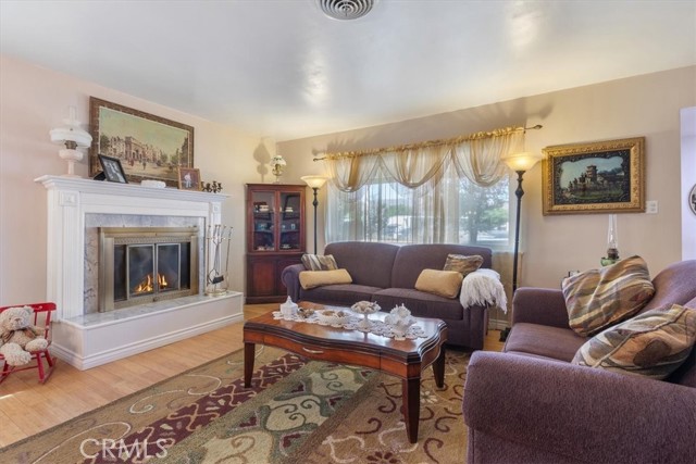 4817 Quartz Hill Rd, Quartz Hill CA: https://media.crmls.org/medias/1d523d44-f59b-4031-b827-8f91372e0810.jpg