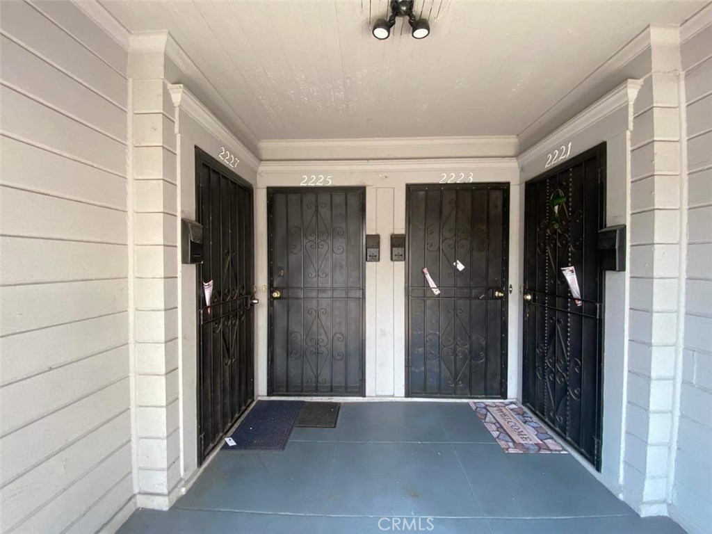 Quadruplex at 2221 Ellendale