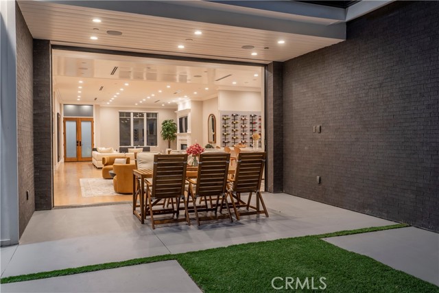 4635 Brewster Drive, Tarzana CA: https://media.crmls.org/medias/1d52ae4b-0e52-482b-91df-c93f303b3c76.jpg