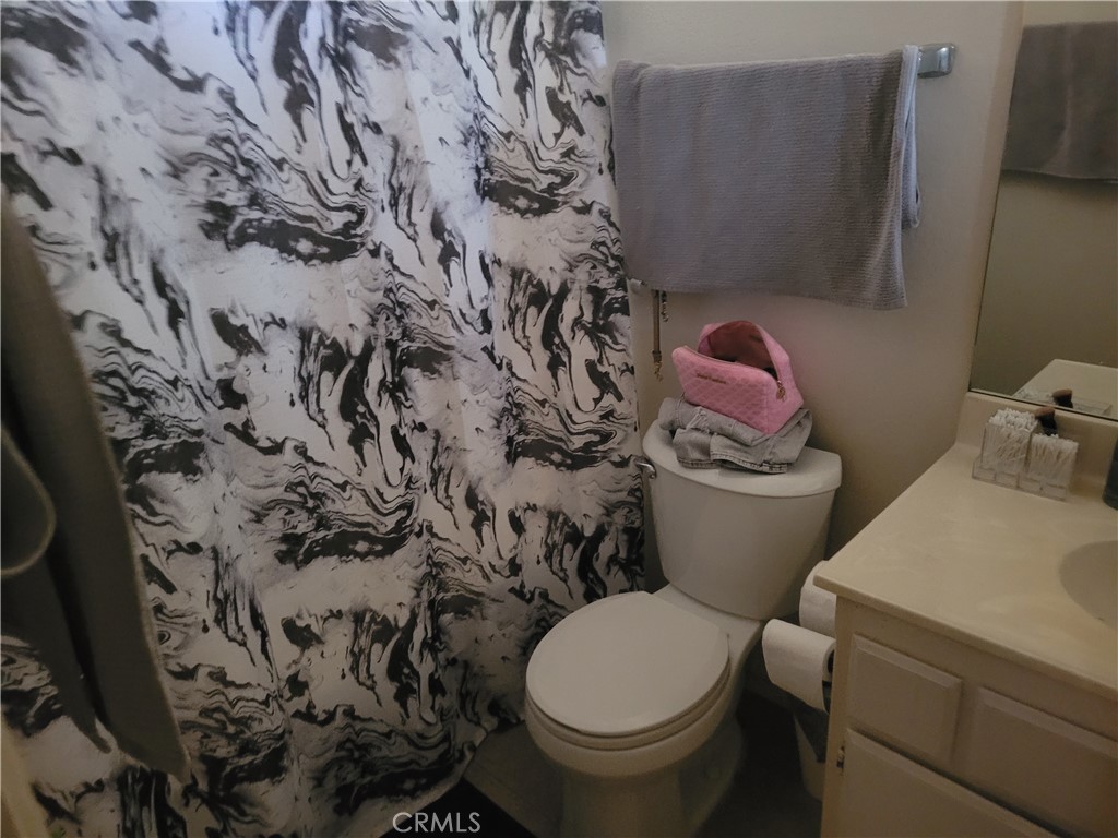 https://media.crmls.org/medias/1d5507e8-ae6c-4450-bb35-ec4c3d42e653.jpg?preset=X-Large
