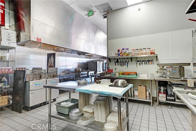 11840 Foothill Boulevard, Sylmar CA: https://media.crmls.org/medias/1d556dec-0d72-422b-84d5-b353b1a78410.jpg