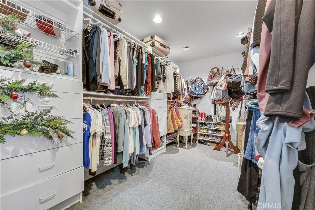 https://media.crmls.org/medias/1d5643a4-a029-422d-bf13-ae9029d307ed.jpg?preset=X-Large