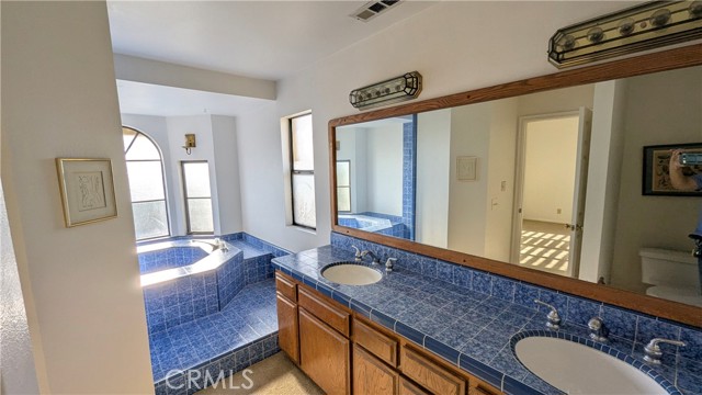Detail Gallery Image 15 of 22 For 100 S Lucia Ave #1,  Redondo Beach,  CA 90277 - 3 Beds | 3 Baths
