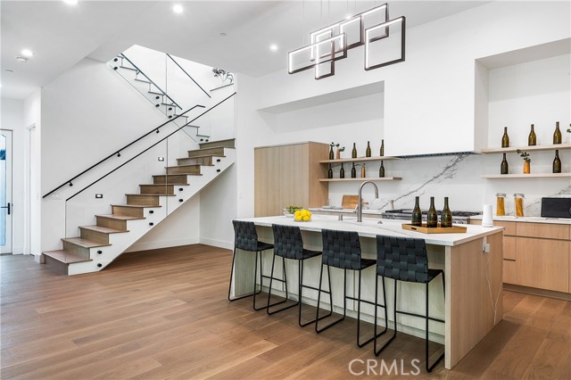 Detail Gallery Image 15 of 46 For 9836 Yoakum Dr, Beverly Hills,  CA 90210 - 5 Beds | 4 Baths