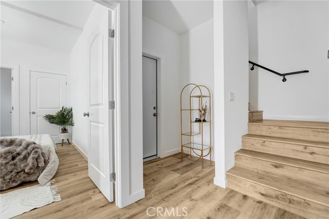 Detail Gallery Image 4 of 16 For 6752 Vanowen Ave, North Hollywood,  CA 91605 - 4 Beds | 3/1 Baths