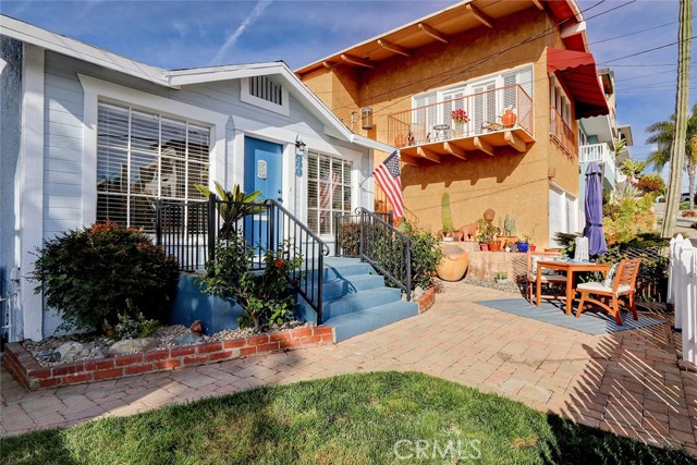 533 13th Street, Manhattan Beach, California 90266, 2 Bedrooms Bedrooms, ,1 BathroomBathrooms,Residential,Sold,13th,SB23018975