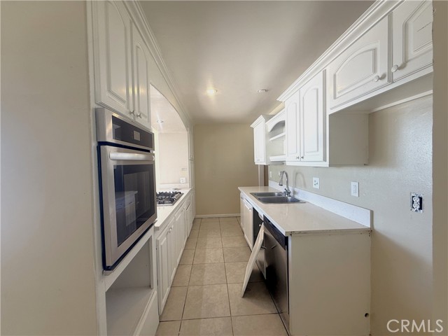 Detail Gallery Image 4 of 16 For 13466 Almetz St, Sylmar,  CA 91342 - 4 Beds | 2/1 Baths