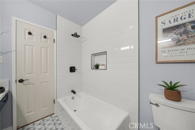 Detail Gallery Image 14 of 24 For 2027 E Appleton #1,  Long Beach,  CA 90803 - 2 Beds | 2 Baths