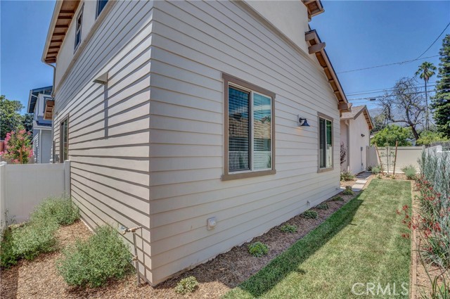 619 E Walnut, Monrovia CA: https://media.crmls.org/medias/1d5a751b-1dee-43f9-b6aa-c957f3ee2db5.jpg