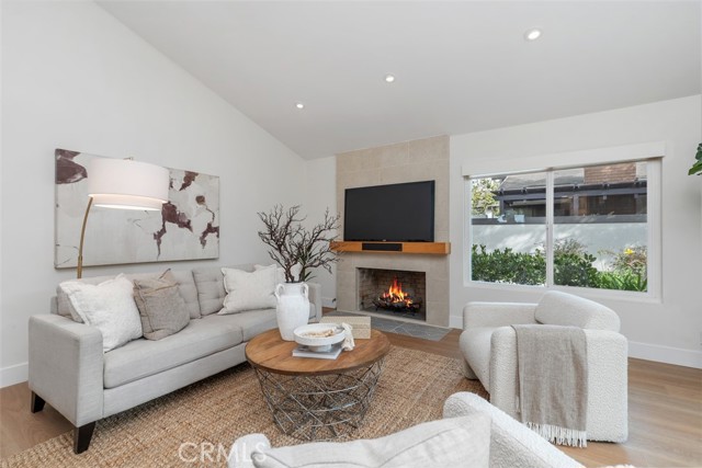 270 Old Ranch Road, Seal Beach CA: https://media.crmls.org/medias/1d5aaf21-2230-4e31-b666-a033396d9f25.jpg