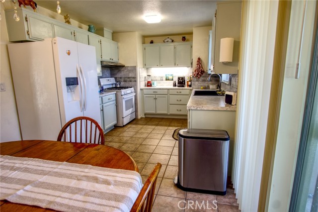 6367 Split Rock Avenue, 29 Palms CA: https://media.crmls.org/medias/1d5b5379-26c0-45f4-b3aa-f53769a5a959.jpg