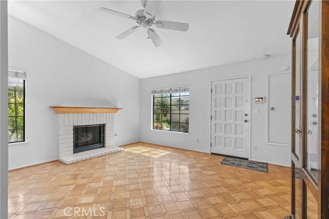 Detail Gallery Image 4 of 23 For 26013 Palomita Drive, Valencia,  CA 91355 - 2 Beds | 2 Baths