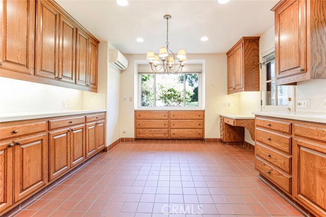 1558 Hillcrest Avenue, Glendale CA: https://media.crmls.org/medias/1d5ca5c1-5fbf-4e4b-858f-b53dd0165fea.jpg
