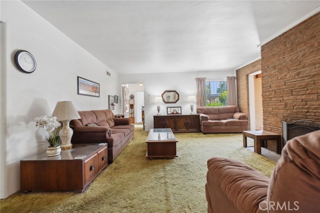 319 E Deodar Street, Ontario CA: https://media.crmls.org/medias/1d5ce42f-e6d0-4691-80ab-3d192da9d23f.jpg