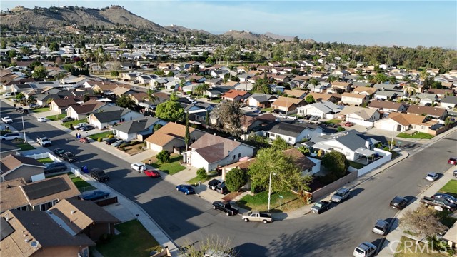 Detail Gallery Image 3 of 18 For 6362 Candle Light, Jurupa Valley,  CA 92509 - 4 Beds | 2 Baths