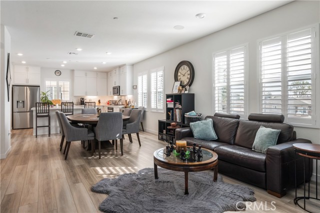 Detail Gallery Image 5 of 26 For 22321 Spanish Oak Ct, Torrance,  CA 90502 - 3 Beds | 2/2 Baths