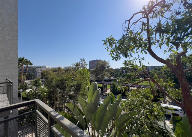 53 Gramercy, Irvine CA: https://media.crmls.org/medias/1d5e152b-67ce-4249-9bb6-9002c4c1fe92.jpg