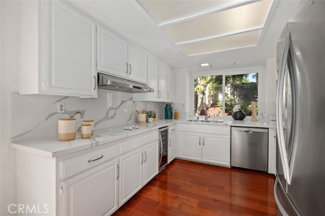 9 Aberdeen st, Irvine CA: https://media.crmls.org/medias/1d5ecaef-c9c4-4d67-92b5-f877597f3a8e.jpg