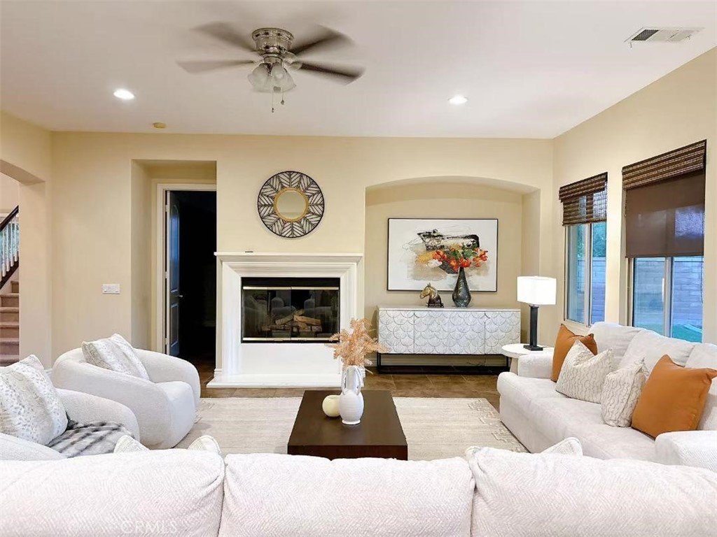 MLS #OC25245828 image #10