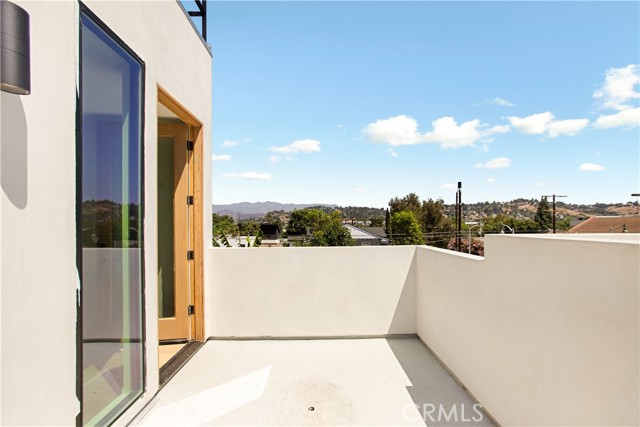 Detail Gallery Image 25 of 39 For 2671 1/2 Benedict, Los Angeles,  CA 90039 - 3 Beds | 3 Baths