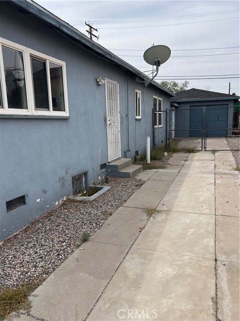 1709 Washington Street, Needles CA: https://media.crmls.org/medias/1d61a513-79c3-4c30-a603-3035fb21bdf1.jpg