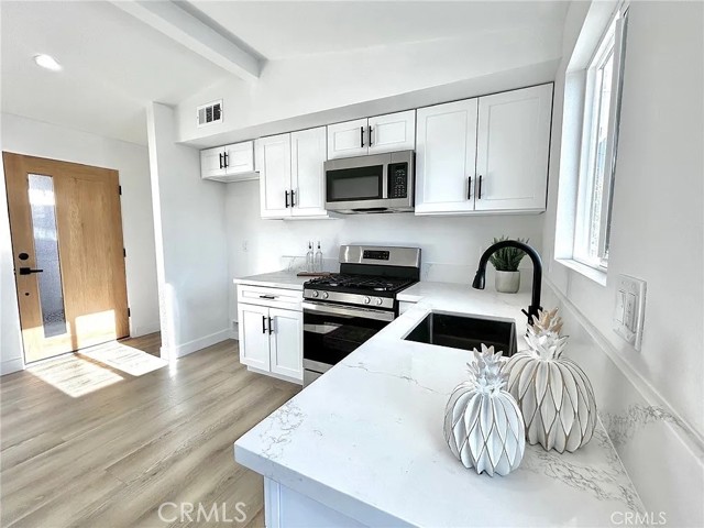 13186 Herron Street, Sylmar CA: https://media.crmls.org/medias/1d61ac56-7b9d-440e-a1c1-e4ba94d30241.jpg