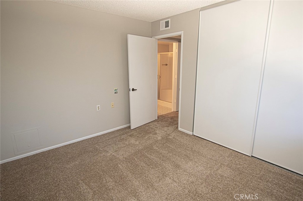https://media.crmls.org/medias/1d61e87a-9437-4248-b052-b6963a1e8a41.jpg?preset=X-Large