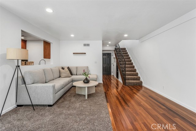 Detail Gallery Image 6 of 36 For 1741 Tustin Ave #17C,  Costa Mesa,  CA 92627 - 3 Beds | 2 Baths