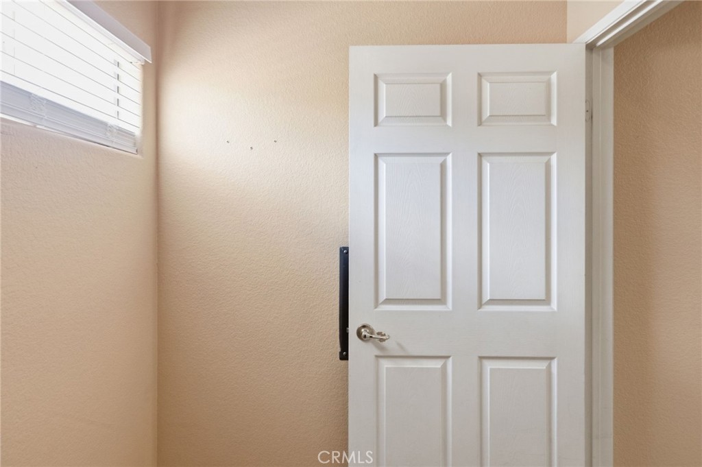 https://media.crmls.org/medias/1d61fb44-6bf0-43cc-ac1c-7ca650754165.jpg?preset=X-Large