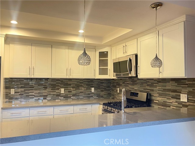 100 Hurlbut Street, Pasadena CA: https://media.crmls.org/medias/1d62c501-c088-4ee5-8ad7-abe12a8811a7.jpg