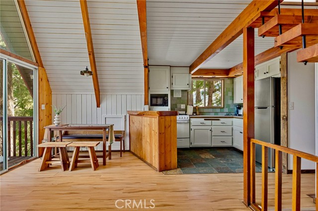 Detail Gallery Image 11 of 29 For 31661 Wagon Wheel, Running Springs,  CA 92382 - 3 Beds | 1/1 Baths