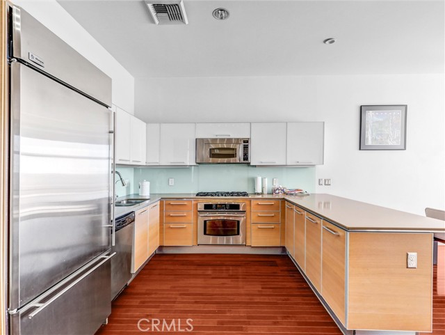 Detail Gallery Image 7 of 32 For 801 S Grand Ave #1812,  Los Angeles,  CA 90017 - 2 Beds | 2 Baths