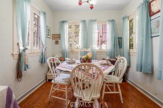 2270 E Orange Grove Boulevard, Pasadena CA: https://media.crmls.org/medias/1d648b7b-ca01-4c8b-8578-c5744c5255e3.jpg