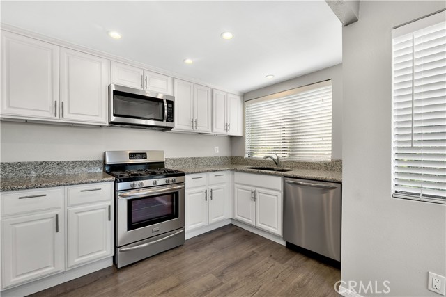 Detail Gallery Image 8 of 31 For 18445 Hatteras #403,  Tarzana,  CA 91356 - 2 Beds | 2 Baths