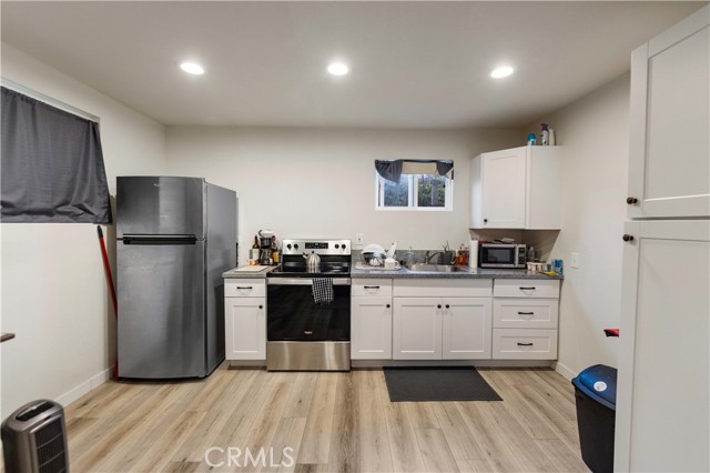 18557 Napa Street, Northridge CA: https://media.crmls.org/medias/1d6806a5-e83d-40dc-bce7-c5ca3b59437f.jpg
