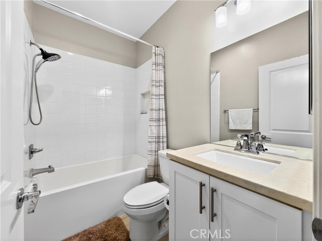Detail Gallery Image 17 of 25 For 16901 Airport Circle #107,  Huntington Beach,  CA 92649 - 3 Beds | 2/2 Baths
