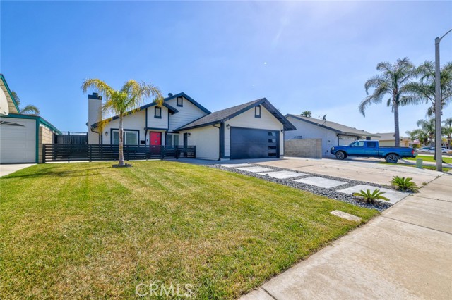 Detail Gallery Image 2 of 24 For 10514 Rouselle Dr, Jurupa Valley,  CA 91752 - 3 Beds | 2 Baths