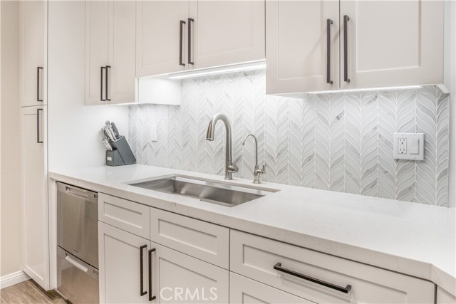 9 Brittany, Newport Beach CA: https://media.crmls.org/medias/1d68c094-2e59-41a0-bb57-7da1e440299c.jpg