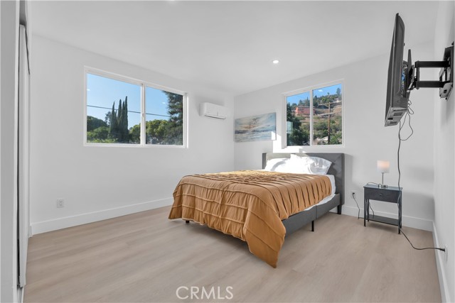 Detail Gallery Image 11 of 36 For 3115 Arvia St 1b,  Los Angeles,  CA 90065 - 5 Beds | 2 Baths