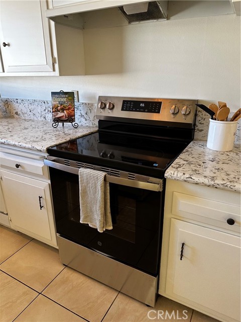 1881 Mitchell, Tustin CA: https://media.crmls.org/medias/1d6a8859-aa70-4751-9831-81279468b116.jpg