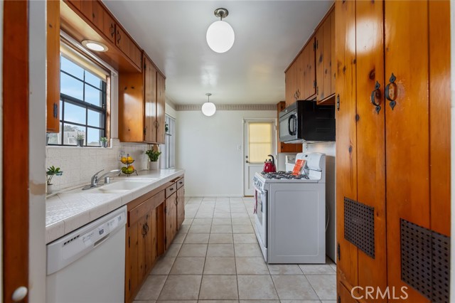 Detail Gallery Image 22 of 41 For 17116 Wilton Pl, Torrance,  CA 90504 - 4 Beds | 2 Baths