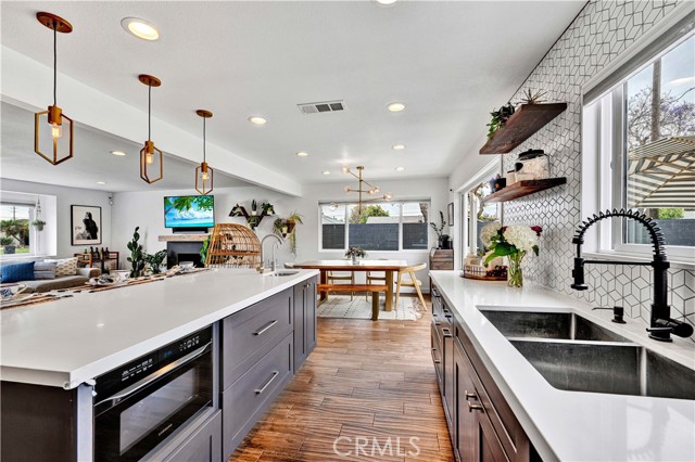 2218 S Linda Way, Santa Ana CA: https://media.crmls.org/medias/1d6ab91c-499c-4687-98a9-36c351490e16.jpg